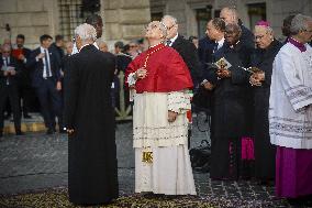 Pope Leo XIV's Traditional Homage To The Immaculate Conception - Rome