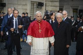Pope Leo XIV's Traditional Homage To The Immaculate Conception - Rome