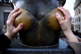 Dalida Statue in Montmartre - Paris