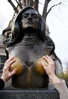 Dalida Statue in Montmartre - Paris