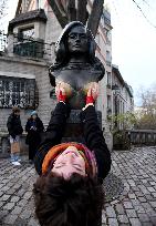 Dalida Statue in Montmartre - Paris