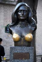 Dalida Statue in Montmartre - Paris