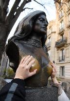 Dalida Statue in Montmartre - Paris