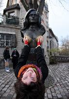 Dalida Statue in Montmartre - Paris