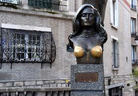Dalida Statue in Montmartre - Paris