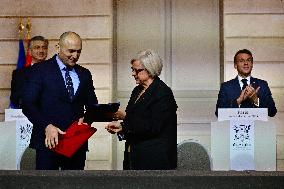 President Macron And PM Plenkovic Signing Ceremony - Paris