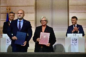 President Macron And PM Plenkovic Signing Ceremony - Paris