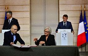 President Macron And PM Plenkovic Signing Ceremony - Paris