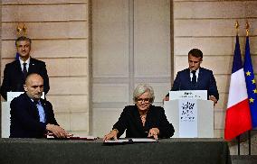 President Macron And PM Plenkovic Signing Ceremony - Paris