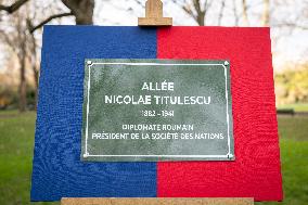 Inauguration of the Nicolae Titulescu walkway by Anne Hidalgo and the President of Romania - Paris AJ