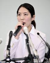 Female shogi player asks association to review pregnancy rules