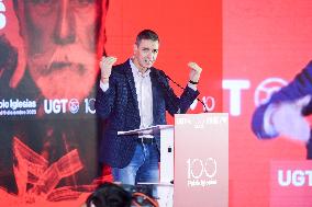 Pedro Sánchez and Pepe Álvarez take part in the event marking the centenary of the death of Pablo Iglesias Posse