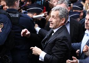 Nicolas Sarkozy at His First Book Signing for Le Journal D'un Prisonnier - Paris