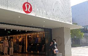 Lululemon Store