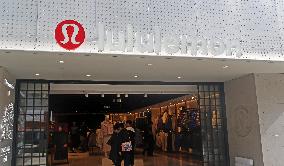 Lululemon Store