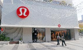 Lululemon Store