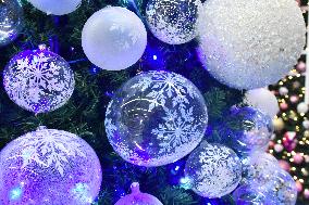 Production of Christmas Glass Spheres - Mexico