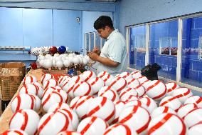 Production of Christmas Glass Spheres - Mexico