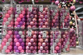 Production of Christmas Glass Spheres - Mexico