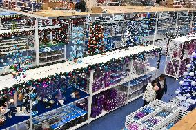 Production of Christmas Glass Spheres - Mexico