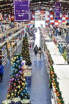 Production of Christmas Glass Spheres - Mexico
