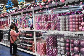 Production of Christmas Glass Spheres - Mexico