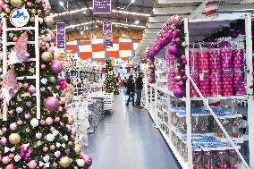 Production of Christmas Glass Spheres - Mexico