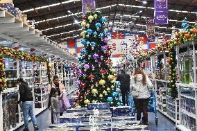 Production of Christmas Glass Spheres - Mexico
