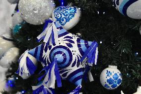Production of Christmas Glass Spheres - Mexico