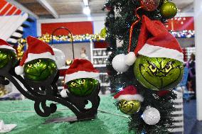 Production of Christmas Glass Spheres - Mexico