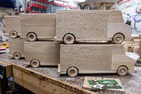 Making Toys from Wood Scraps - Kansas