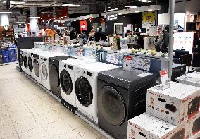 Brandt Appliances Liquidated 700 Jobs Lost - Paris