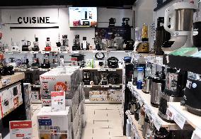 Brandt Appliances Liquidated 700 Jobs Lost - Paris