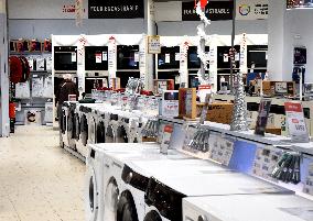 Brandt Appliances Liquidated 700 Jobs Lost - Paris