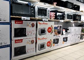 Brandt Appliances Liquidated 700 Jobs Lost - Paris