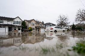 Canada Suffers Severe Flooding and Thousands Evacuated