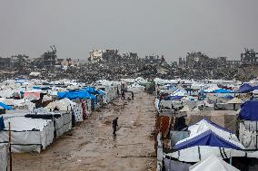 A Winter Storm Chills Gaza and Floods Tent Camps - Palestine