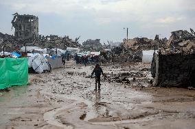 A Winter Storm Chills Gaza and Floods Tent Camps - Palestine
