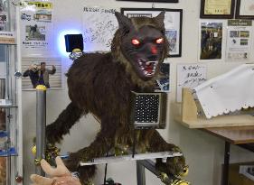 Robot wolf to scare away bears