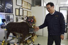 Robot wolf to scare away bears