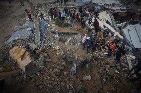 Search and Rescue Efforts Continue After Building Collapse - Gaza
