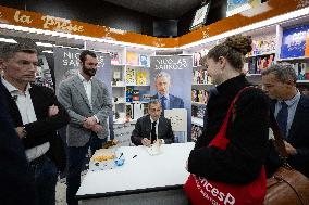 Nicolas Sarkozy At Public Book Signing Event - Menton