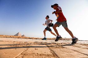 Giza Pyramids Half Marathon - Egypte