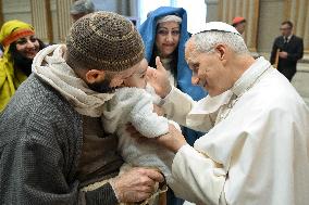 Pope Leo XIV Meets Participants in the ‘Living Nativity’ - Vatican
