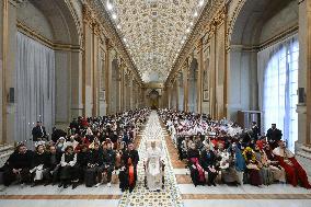 Pope Leo XIV Meets Participants in the ‘Living Nativity’ - Vatican