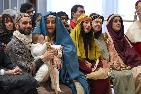 Pope Leo XIV Meets Participants in the ‘Living Nativity’ - Vatican