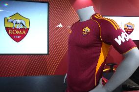 CALCIO - Altro - Presentation of the new sponsor of AS Roma