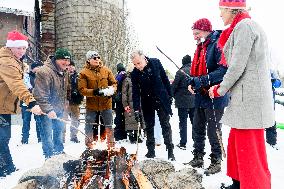 PM Mark Carney Visits Fallowfield Tree Farm - Ottawa