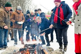 PM Mark Carney Visits Fallowfield Tree Farm - Ottawa
