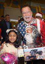 44th Annual Miracle on 1st Street Christmas Toy Giveaway - LA